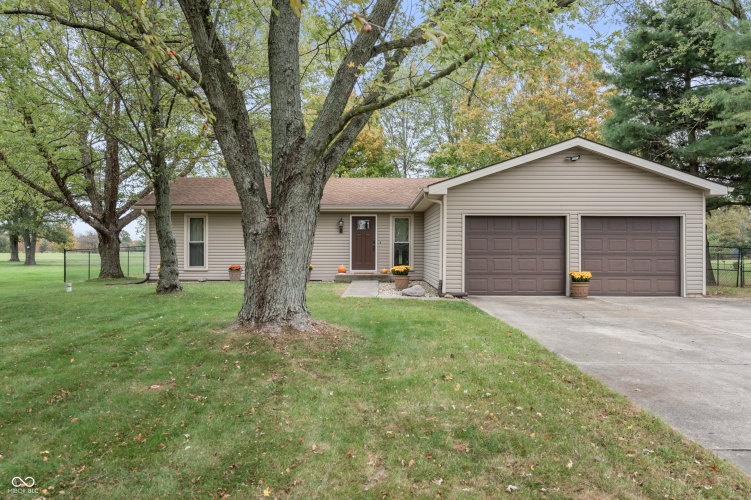 5555  Arrowhead Drive Greenfield, IN 46140 | MLS 22007157