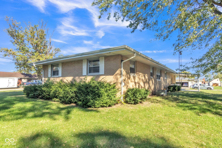 321 W Mayfair Drive Terre Haute, IN 47802 | MLS 22007505