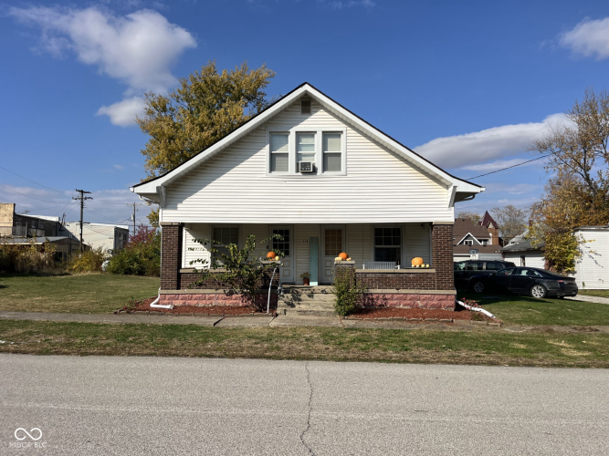 114 E Howard Street Waveland, IN 47989 | MLS 22007906