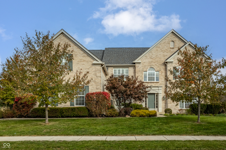 2572  Dawn Ridge Drive Carmel, IN 46033 | MLS 22008408