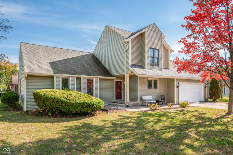 2693  Cedar Crest Drive Columbus, IN 47203 | MLS 22008459