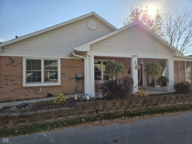 10913  Pinellas Park Drive Indianapolis, IN 46229 | MLS 22008705