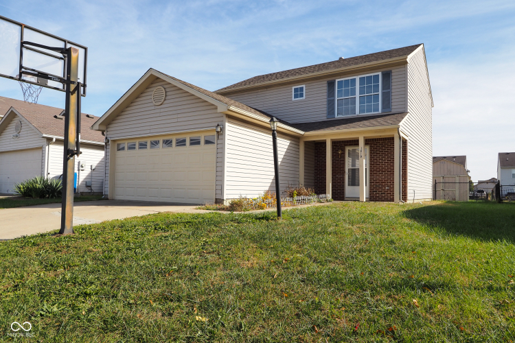 1819  Blue Lake Drive Greenwood, IN 46143 | MLS 22009014