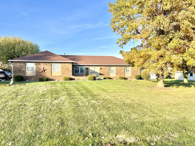 1254  Fox Trail Drive New Palestine, IN 46163 | MLS 22009280