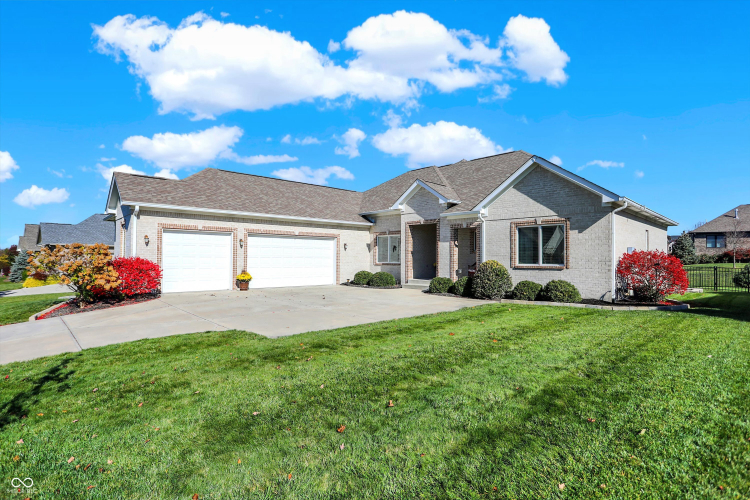 1821  Angel View Drive Greenwood, IN 46143 | MLS 22009298