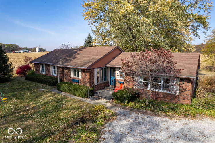 5245 W Thralls Avenue West Terre Haute, IN 47885 | MLS 22009479