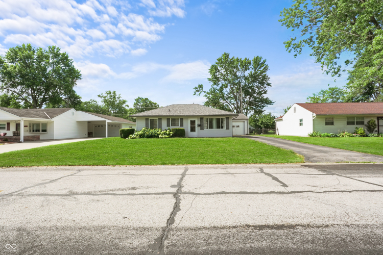 135  Woodland Drive Whiteland, IN 46184 | MLS 22011058