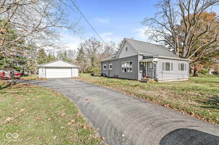 8240  Shelbyville Road Indianapolis, IN 46259 | MLS 22011114