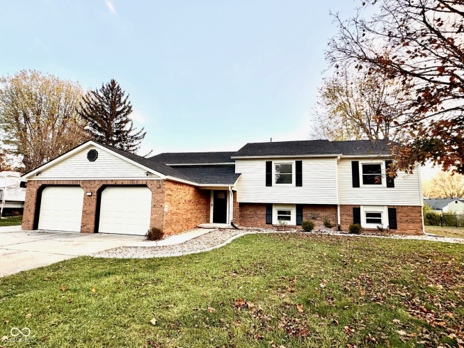 645  Queenswood Drive Indianapolis, IN 46217 | MLS 22011199