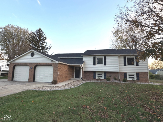 645  Queenswood Drive Indianapolis, IN 46217 | MLS 22011199