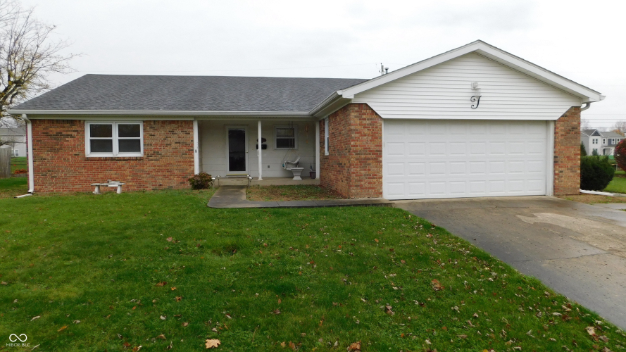 413  Edgewood Drive Lebanon, IN 46052 | MLS 22011355