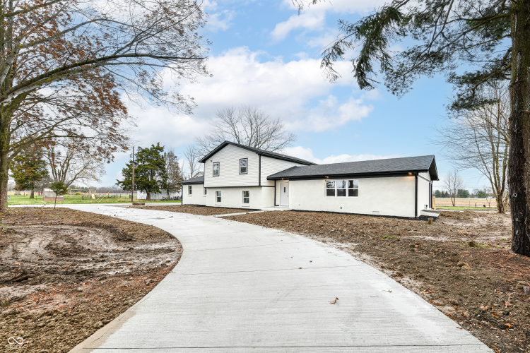 6015 S State Road 75  Coatesville, IN 46121 | MLS 22011427