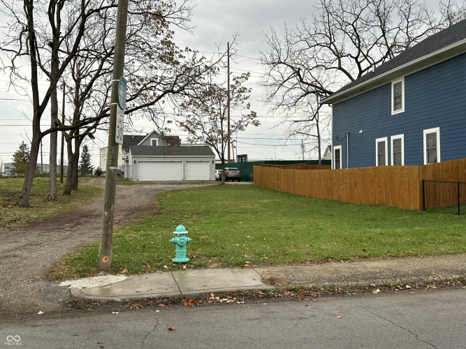 Listing Image 4