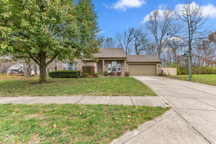 1542  Stoneybrook Grove Lane Greenwood, IN 46142 | MLS 22011737