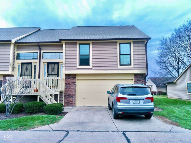 1842  Queensbridge Drive Indianapolis, IN 46219 | MLS 22012165