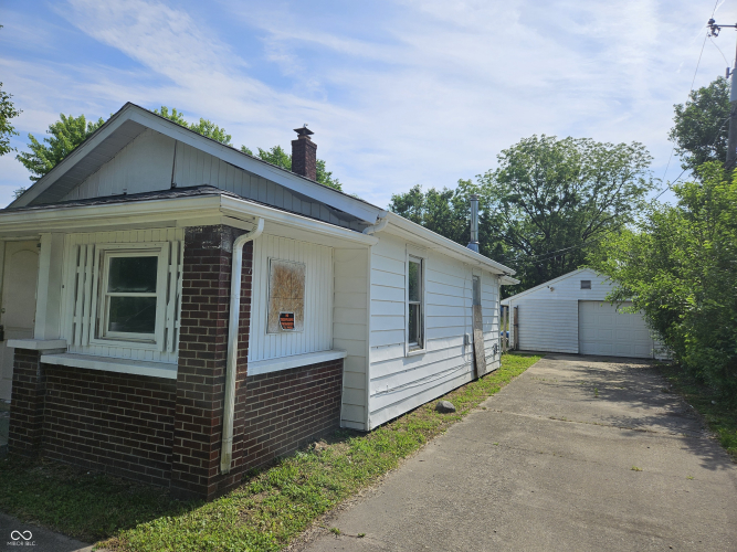 2027  Spruce Street Indianapolis, IN 46203 | MLS 22012280