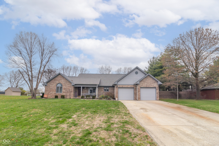 5584 W Rockway Drive New Palestine, IN 46163 | MLS 22012448