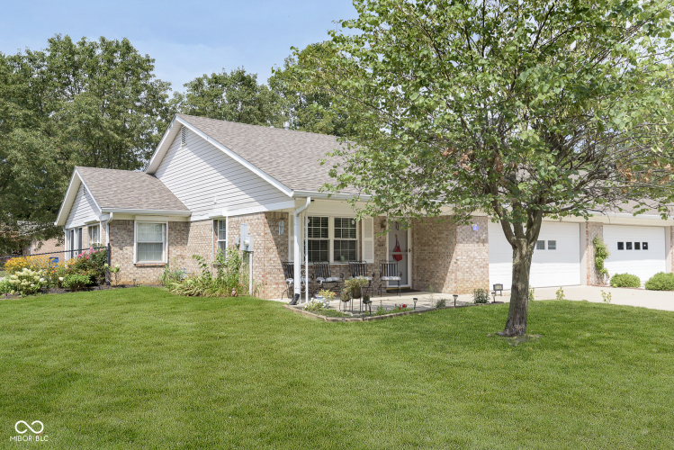 516  Cresthaven Drive Indianapolis, IN 46217 | MLS 22012577