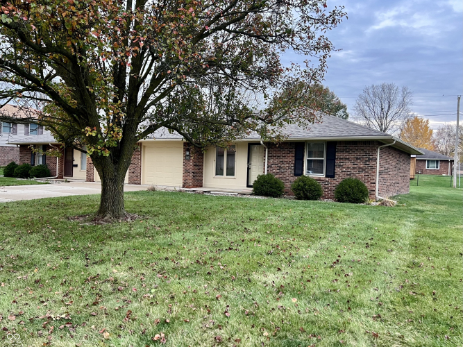 1901  Alhambra Drive Anderson, IN 46013 | MLS 22012669