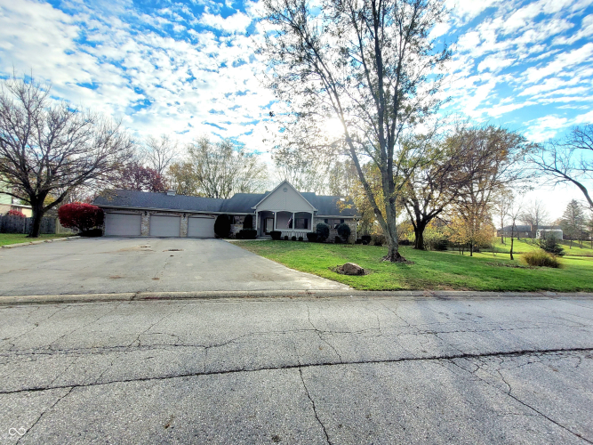 239  Glenbrook Lane Avon, IN 46123 | MLS 22012735