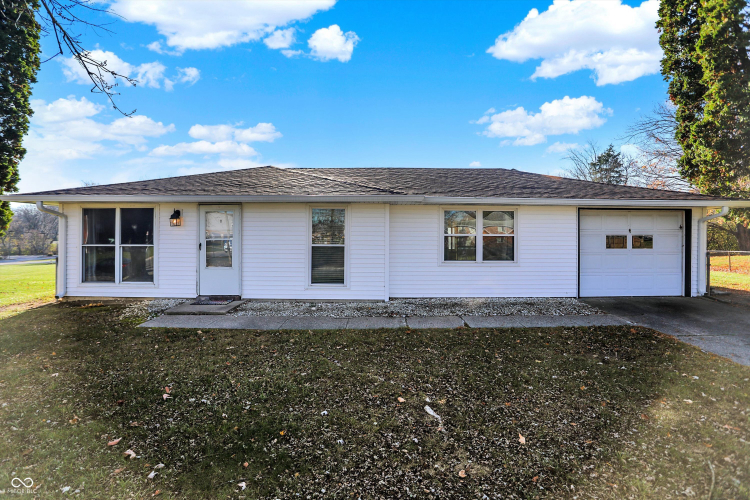 284  Meadow Drive Greenwood, IN 46142 | MLS 22013021