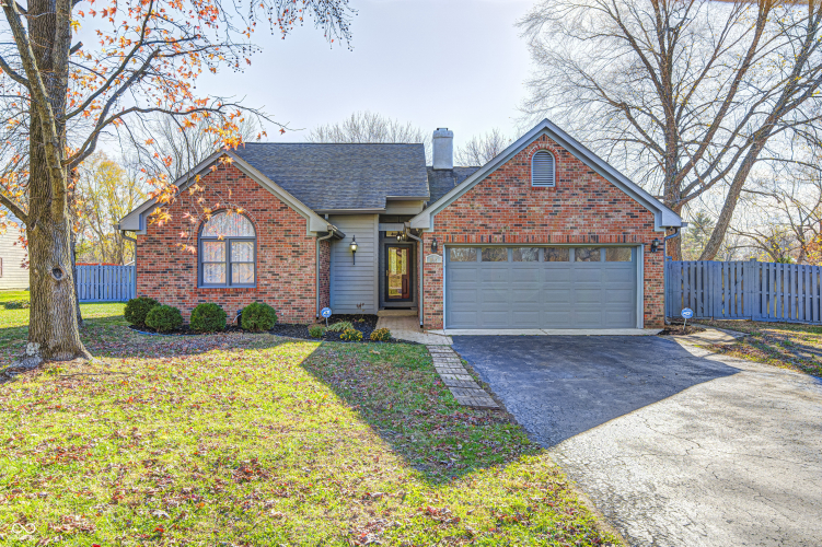 845 E Huntstead Lane Indianapolis, IN 46227 | MLS 22013192