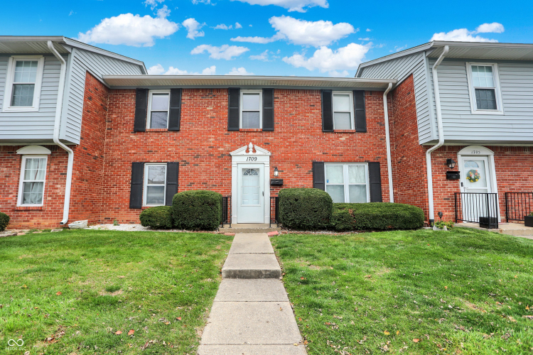 1709  Queensbridge Drive Indianapolis, IN 46219 | MLS 22013277