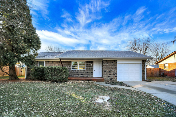 469  Springdale Drive Whiteland, IN 46184 | MLS 22013498