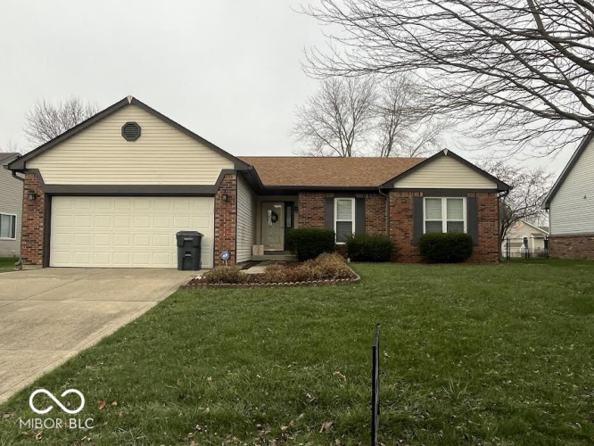 1050  Vicksburg S Drive Greenwood, IN 46143 | MLS 22013929