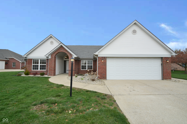 4126 S Black Oak Lane New Palestine, IN 46163 | MLS 22013934