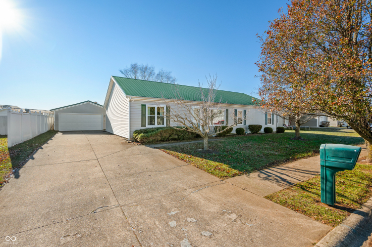 3377  Orchard Valley Drive Columbus, IN 47203 | MLS 22014298