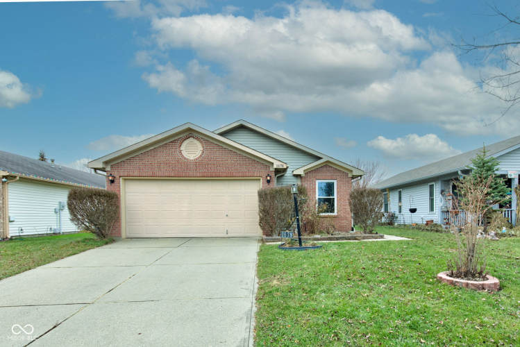 1678  Farm Meadow Drive Greenwood, IN 46143 | MLS 22014749