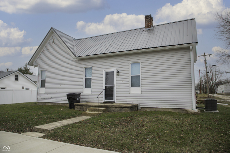 403 E Elm Street Ladoga, IN 47954 | MLS 22014829