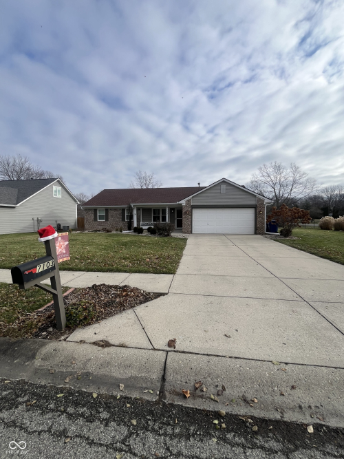 7103  Seven Oaks Drive Indianapolis, IN 46236 | MLS 22014876