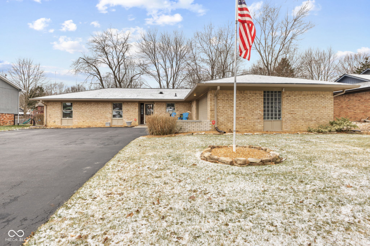 8026  Delbrook Drive Indianapolis, IN 46260 | MLS 22014900