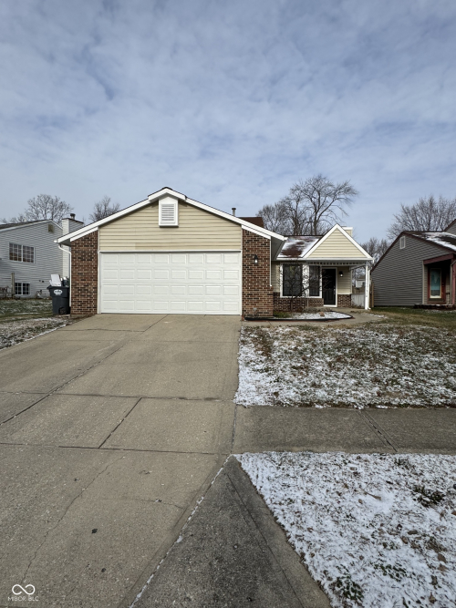 1510  Creekside Lane Greenwood, IN 46142 | MLS 22014924