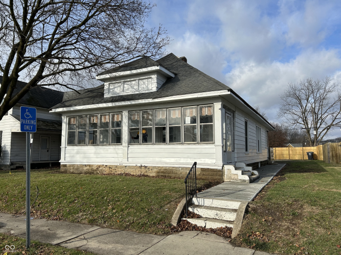 1008 W 2nd Street Anderson, IN 46016 | MLS 22015155