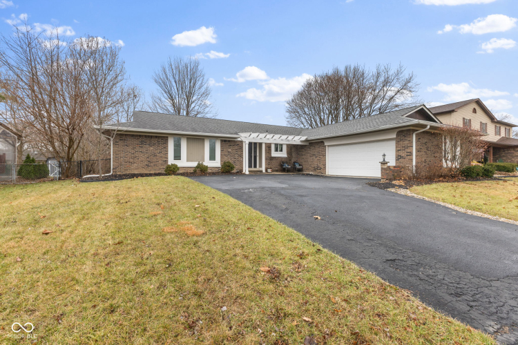 8008  Delbrook Drive Indianapolis, IN 46260 | MLS 22015421