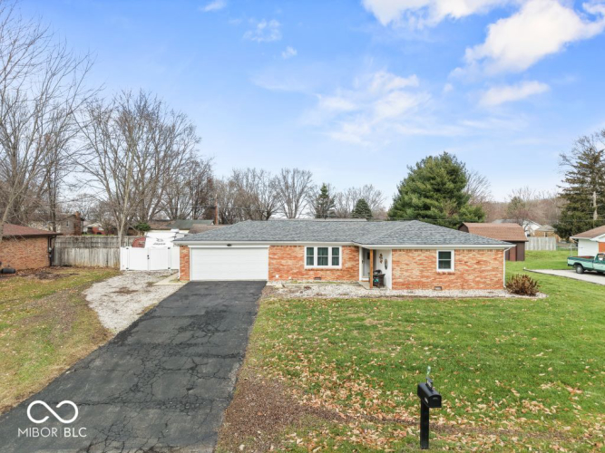 5584 E Fountain Way Columbus, IN 47201 | MLS 22015779