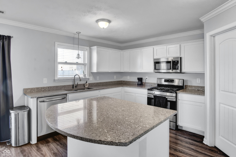 Listing Image 11