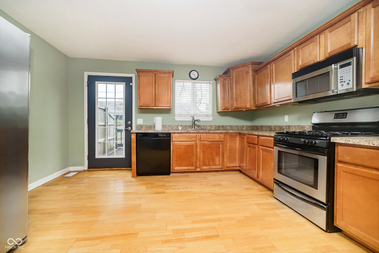 Listing Image 12