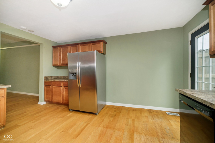 Listing Image 16
