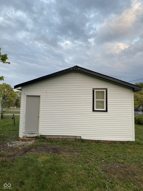 Listing Image 4