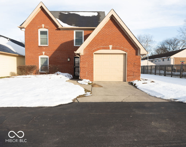 2011  Heritage Commons Lane Indianapolis, IN 46219 | MLS 22018422