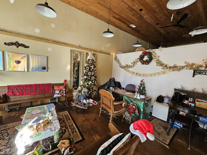 Listing Image 4