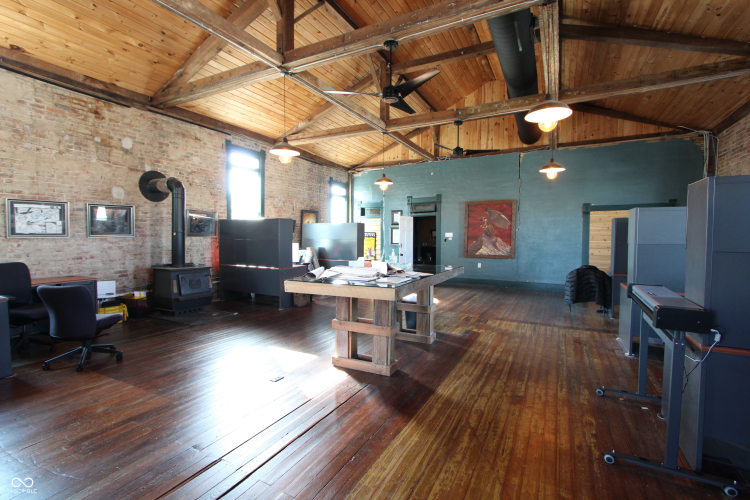 Listing Image 4