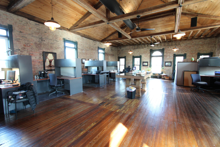Listing Image 6