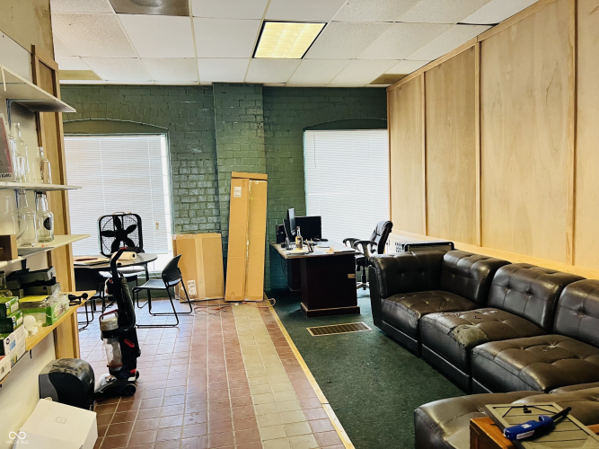 Listing Image 5