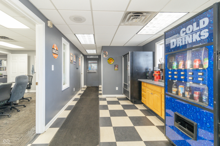 Listing Image 5