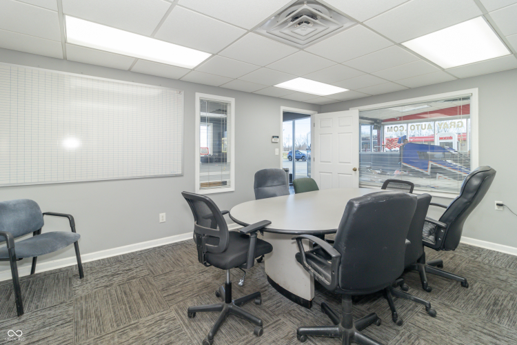 Listing Image 6